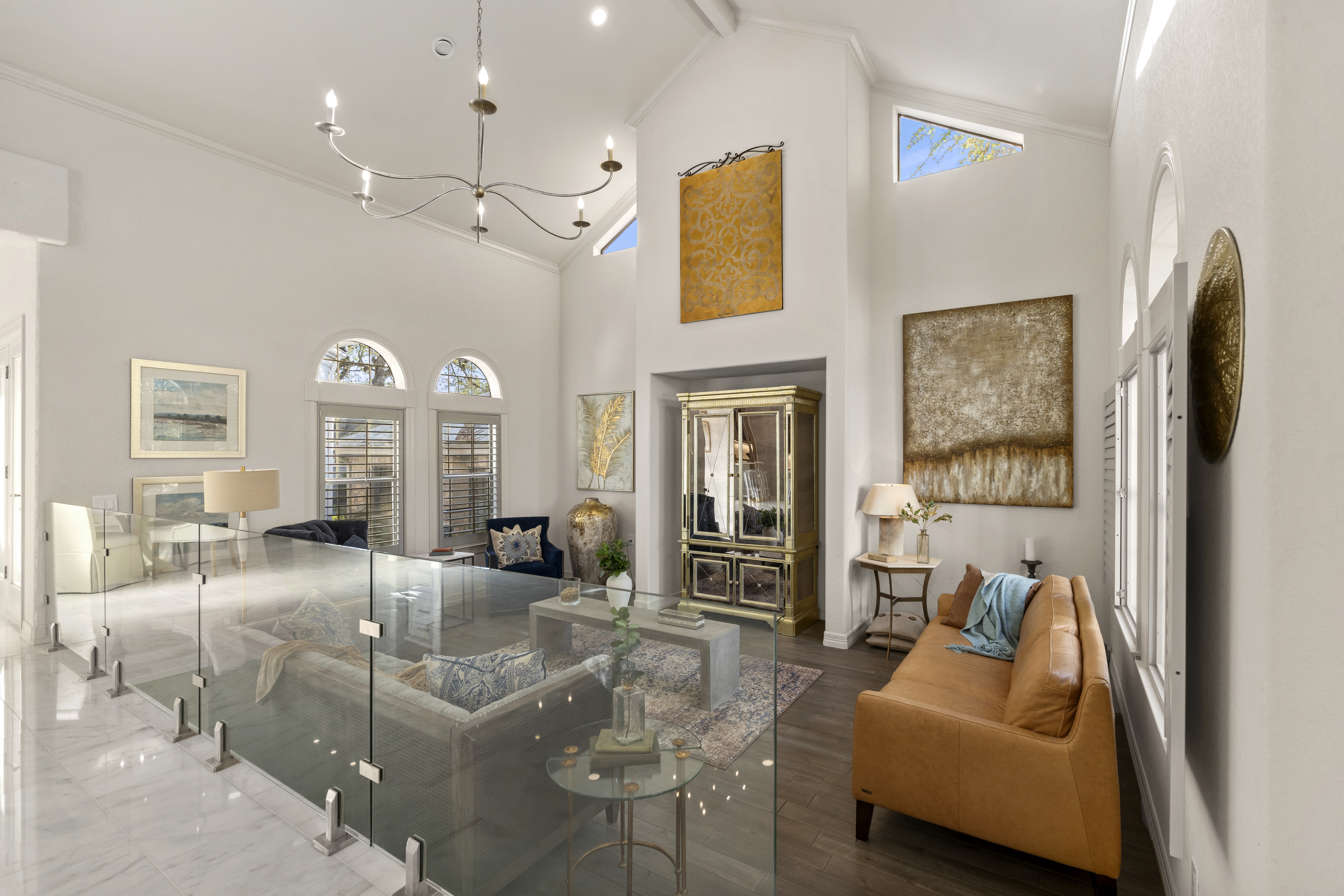  Updated Home with Captivating Interior Features - 物件實景