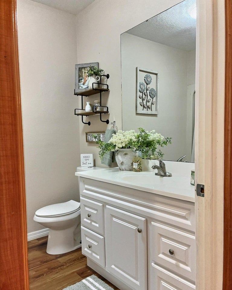 Hawthorne, Florida, 32640, United States, 5 Bedrooms Bedrooms, ,2 BathroomsBathrooms,Residential,For Sale,1903674