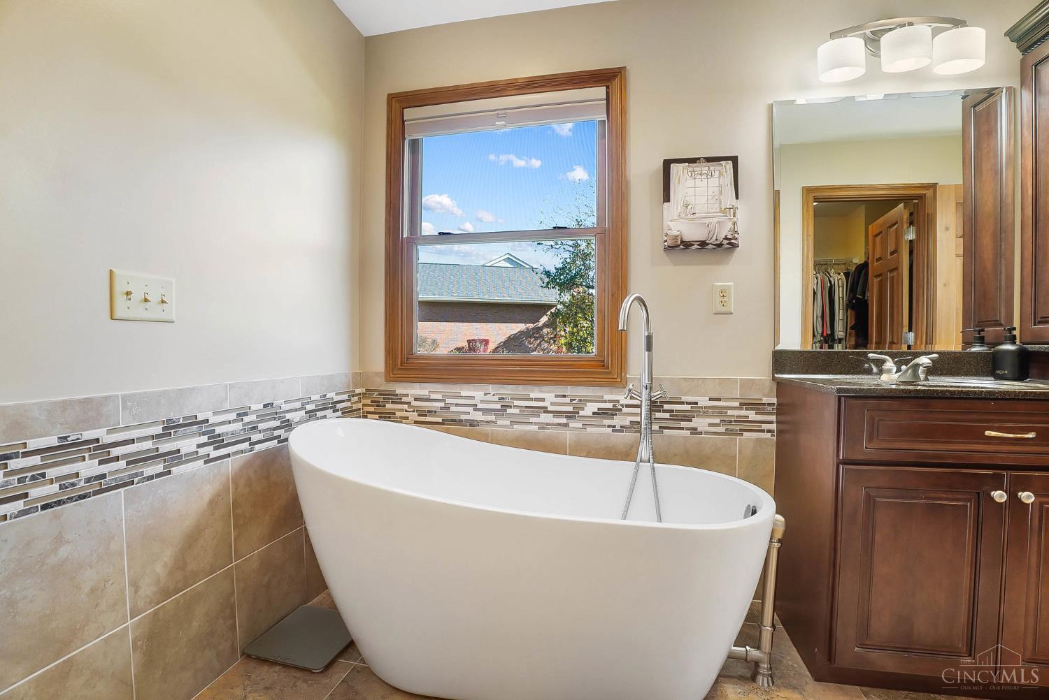 Hamilton, Ohio, 45013, United States, 4 Bedrooms Bedrooms, ,4 BathroomsBathrooms,Residential,For Sale,2000697