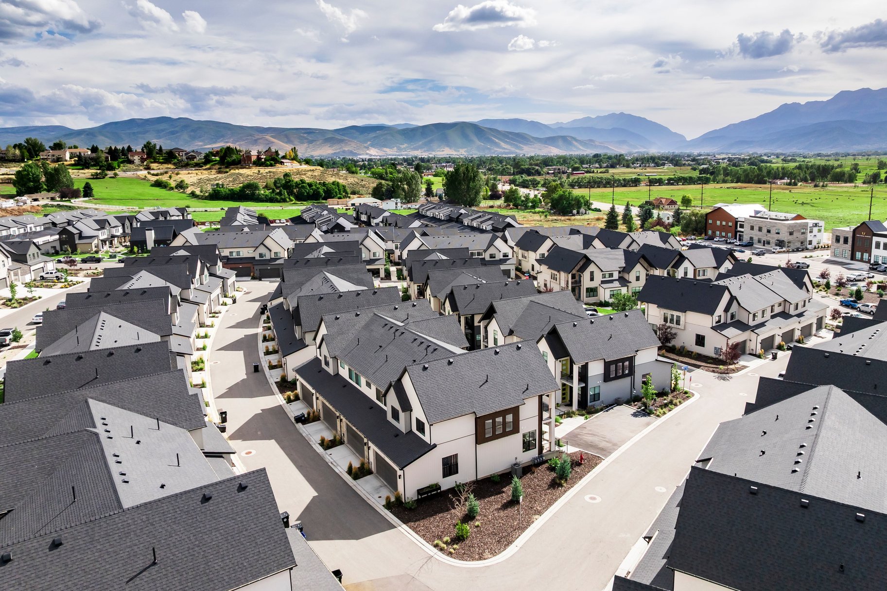  Rare Row-End Townhome - 物件實景
