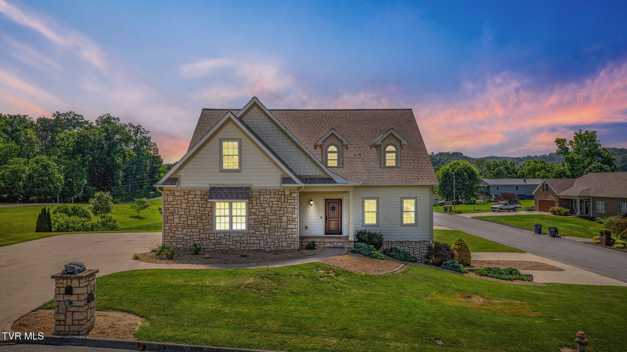 Kingsport, Tennessee, 37660, United States, 3 Bedrooms Bedrooms, ,4 BathroomsBathrooms,Residential,For Sale,1984458