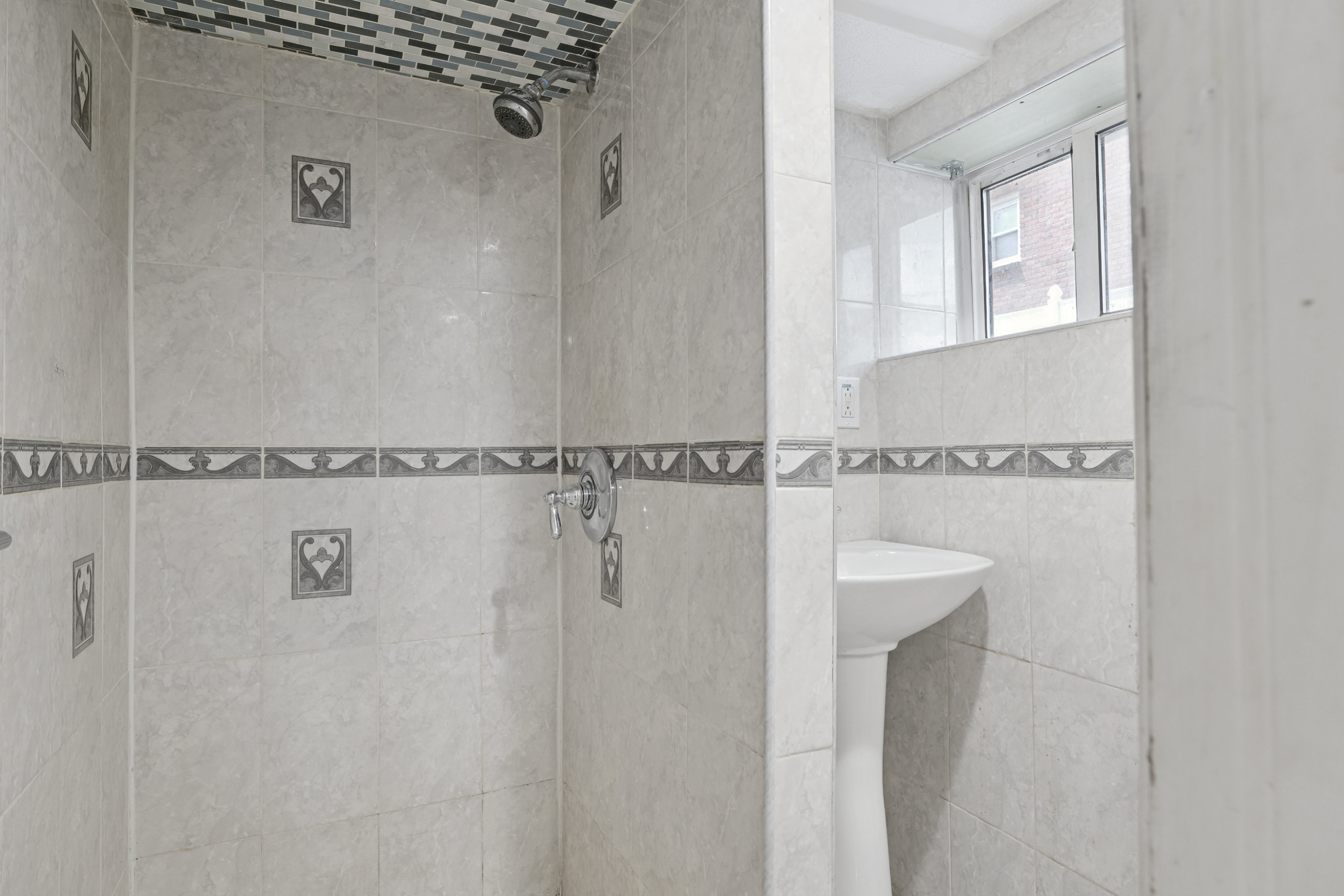 Maplewood, New Jersey, 07040, United States, 4 Bedrooms Bedrooms, ,5 BathroomsBathrooms,Residential,For Sale,1976450