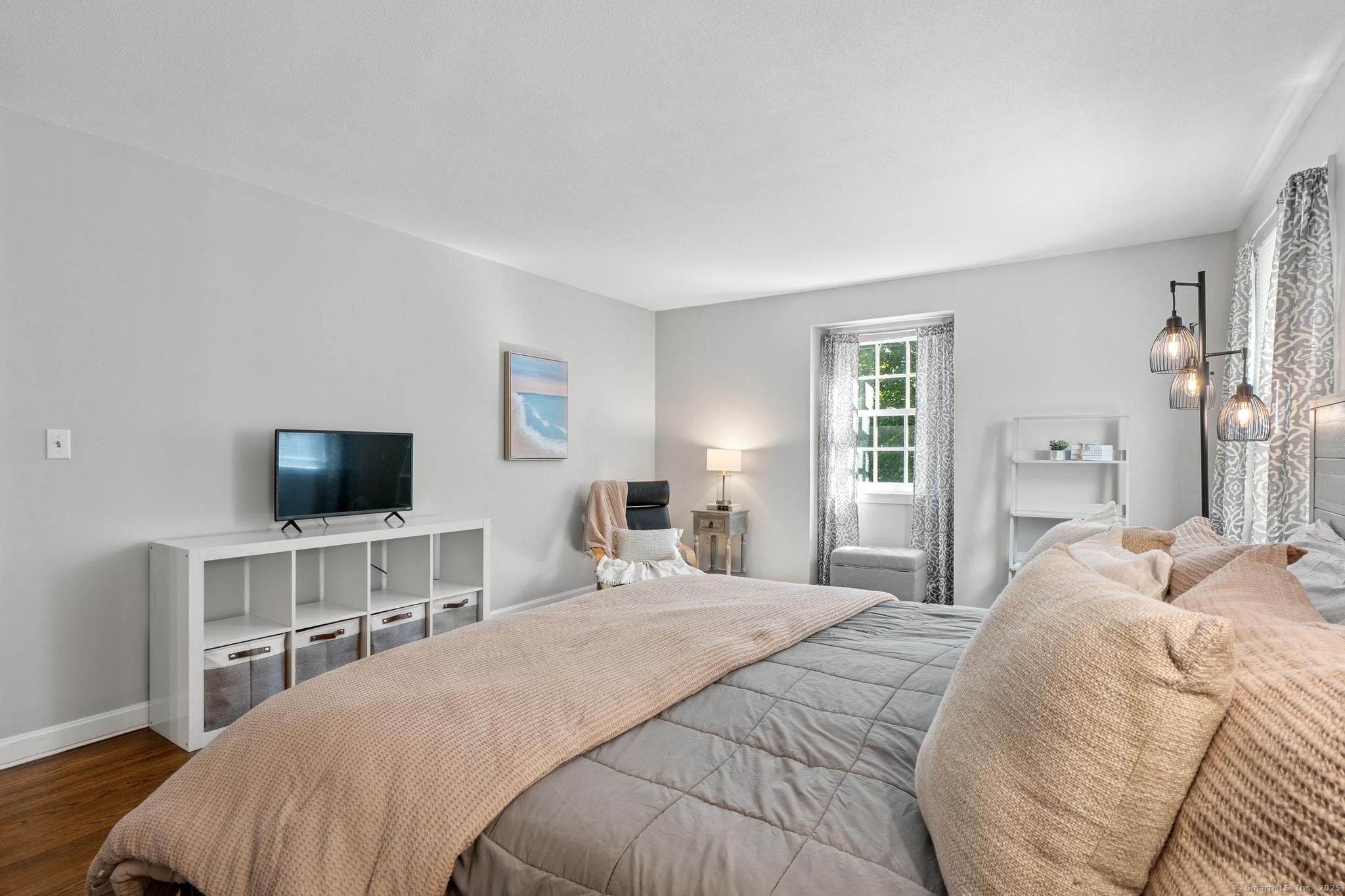 Simsbury, Connecticut, 06092, United States, 4 Bedrooms Bedrooms, ,3 BathroomsBathrooms,Residential,For Sale,1940650