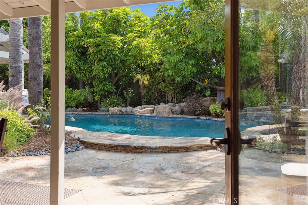 Tarzana, California, 91356, United States, 6 Bedrooms Bedrooms, ,5 BathroomsBathrooms,Residential,For Sale,1848701