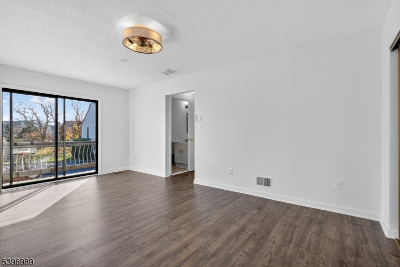 Franklin Twp., New Jersey, 08873, United States, 2 Bedrooms Bedrooms, ,3 BathroomsBathrooms,Residential,For Sale,1993021