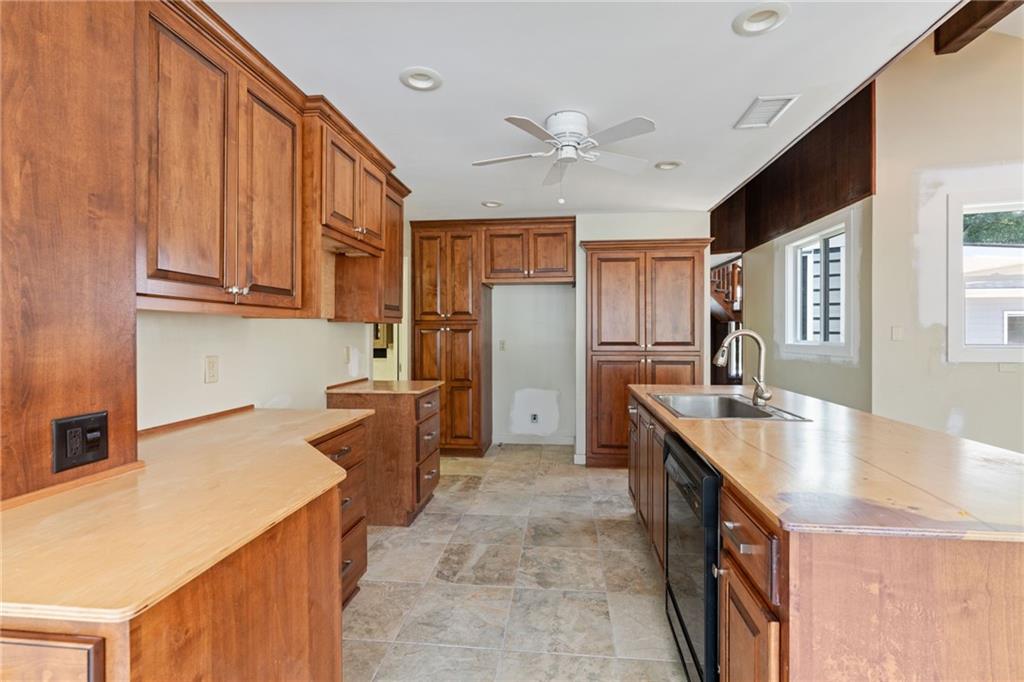 Dahlonega, Georgia, 30533, United States, 4 Bedrooms Bedrooms, ,4 BathroomsBathrooms,Residential,For Sale,1976865