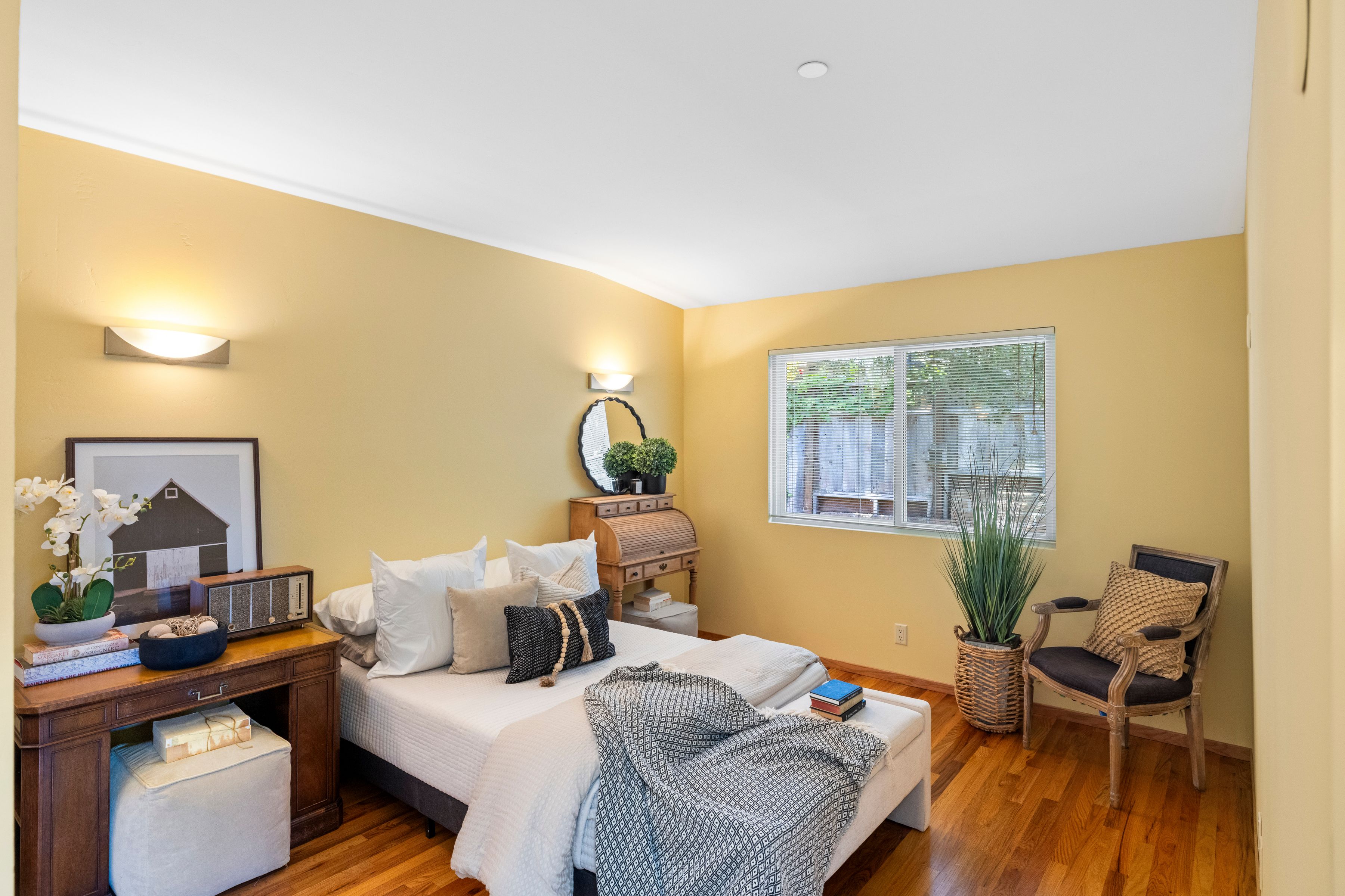  3113 Sloat Road - 物件實景