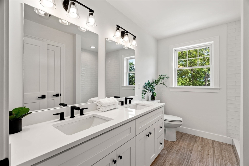 Haverhill, Massachusetts, 01832, United States, 3 Bedrooms Bedrooms, ,4 BathroomsBathrooms,Residential,For Sale,1827330