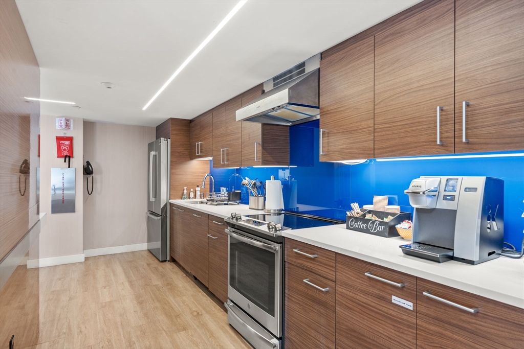 Boston, Massachusetts, 02111, United States, 1 Bedroom Bedrooms, ,1 BathroomBathrooms,Residential,For Sale,1991032