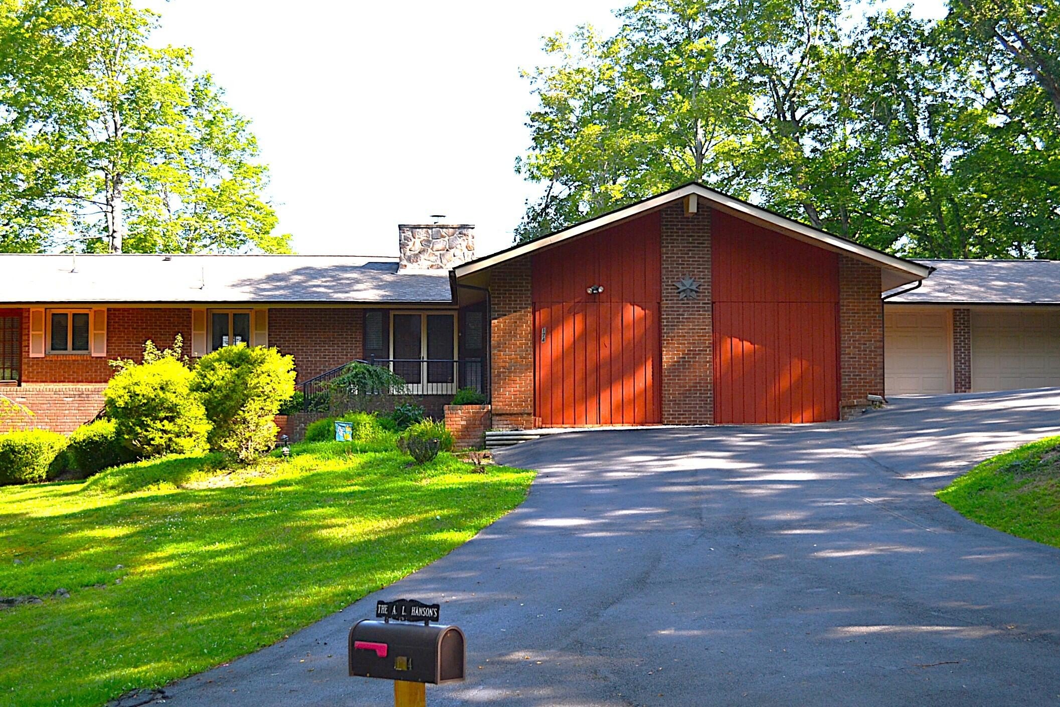 Lewisburg, West Virginia, 24901, United States, 6 Bedrooms Bedrooms, ,3 BathroomsBathrooms,Residential,For Sale,1940620