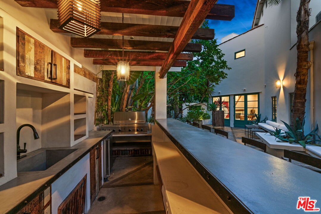 Los Angeles, California, 90069, United States, 4 Bedrooms Bedrooms, ,4 BathroomsBathrooms,Residential,For Sale,1911596