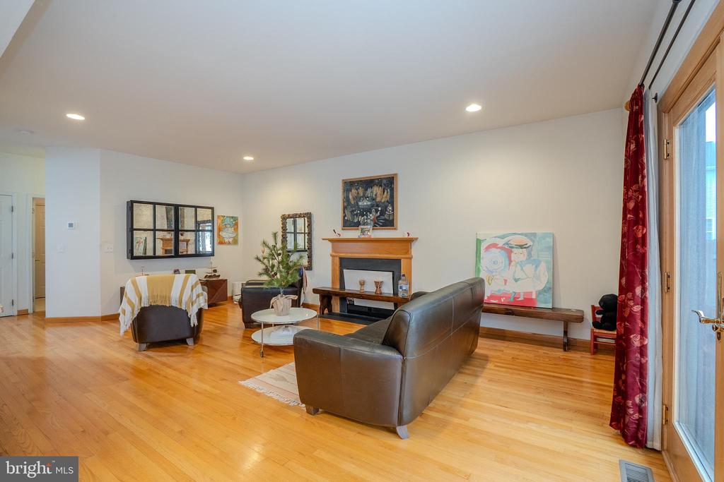 Plainsboro, New Jersey, 08536, United States, 4 Bedrooms Bedrooms, ,6 BathroomsBathrooms,Residential,For Sale,2008858