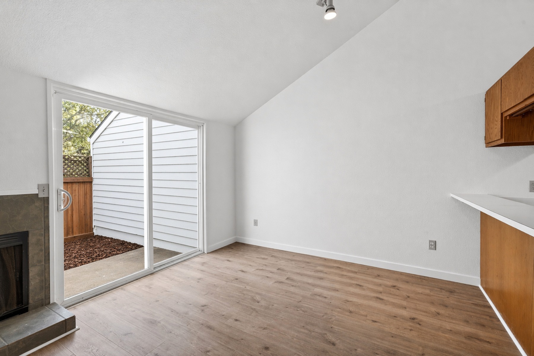  230 Courtyards E - 物件實景