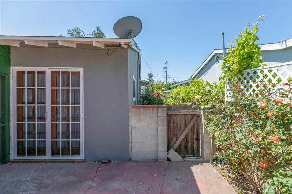Van Nuys, California, 91405, United States, 2 Bedrooms Bedrooms, ,2 BathroomsBathrooms,Residential,For Sale,1993356