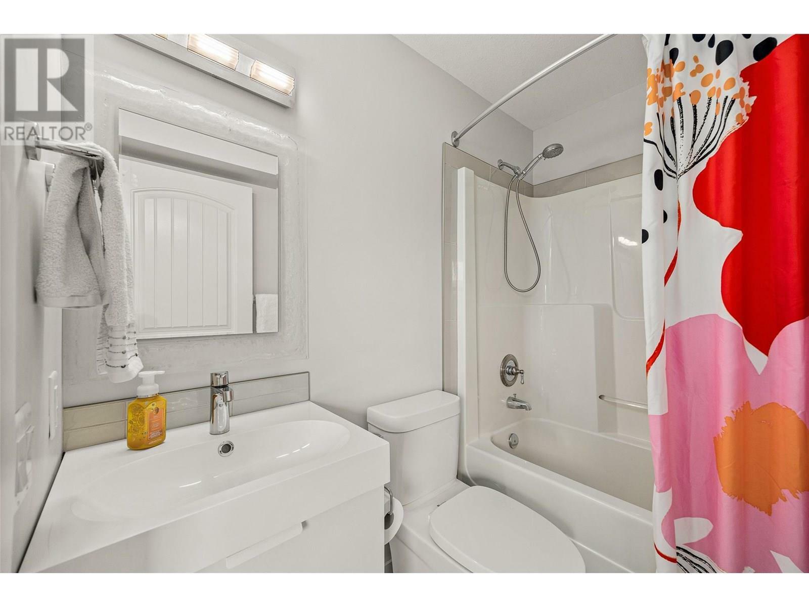 KELOWNA, British Columbia, V1V 2W3, CA, 4 Bedrooms Bedrooms, ,3 BathroomsBathrooms,Residential,For Sale,1882700