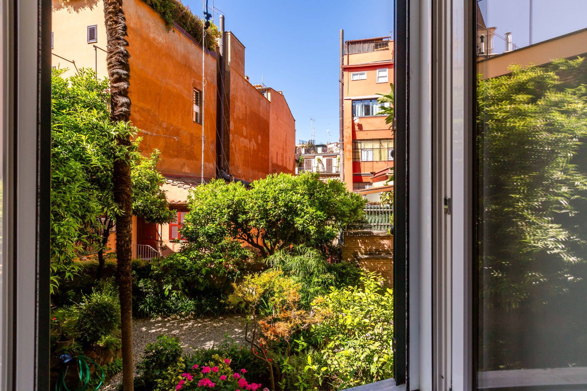 Roma, Roma, 00100, IT, 4 Bedrooms Bedrooms, ,4 BathroomsBathrooms,Residential,For Sale,1993511