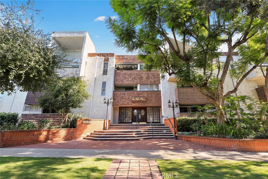 Pasadena, California, 91101, United States, 2 Bedrooms Bedrooms, ,1 BathroomBathrooms,Residential,For Sale,2002263