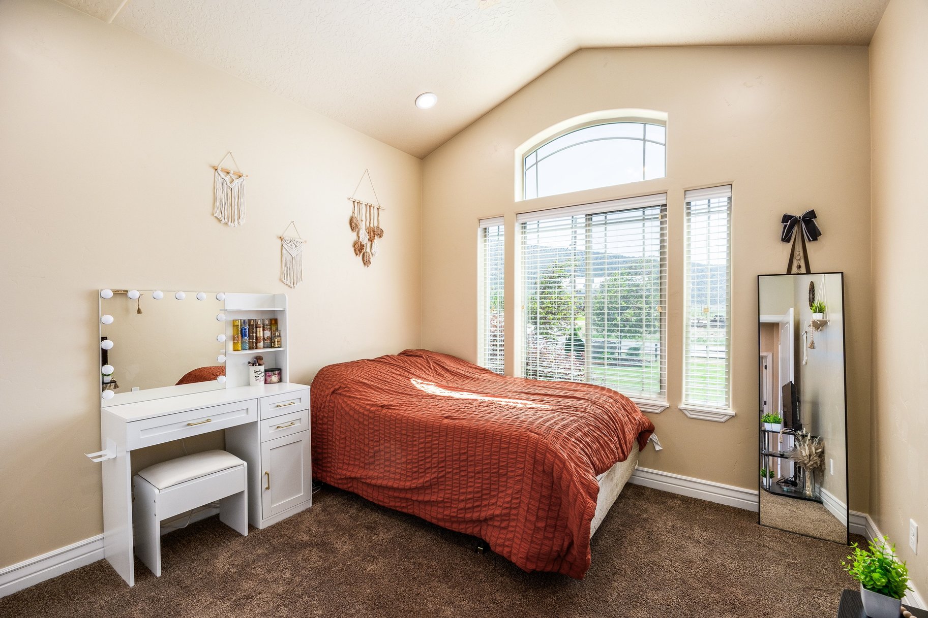  4,000+ SF Home, 1 Acre, Duchesne River Fly Fishing Easement - 物件實景