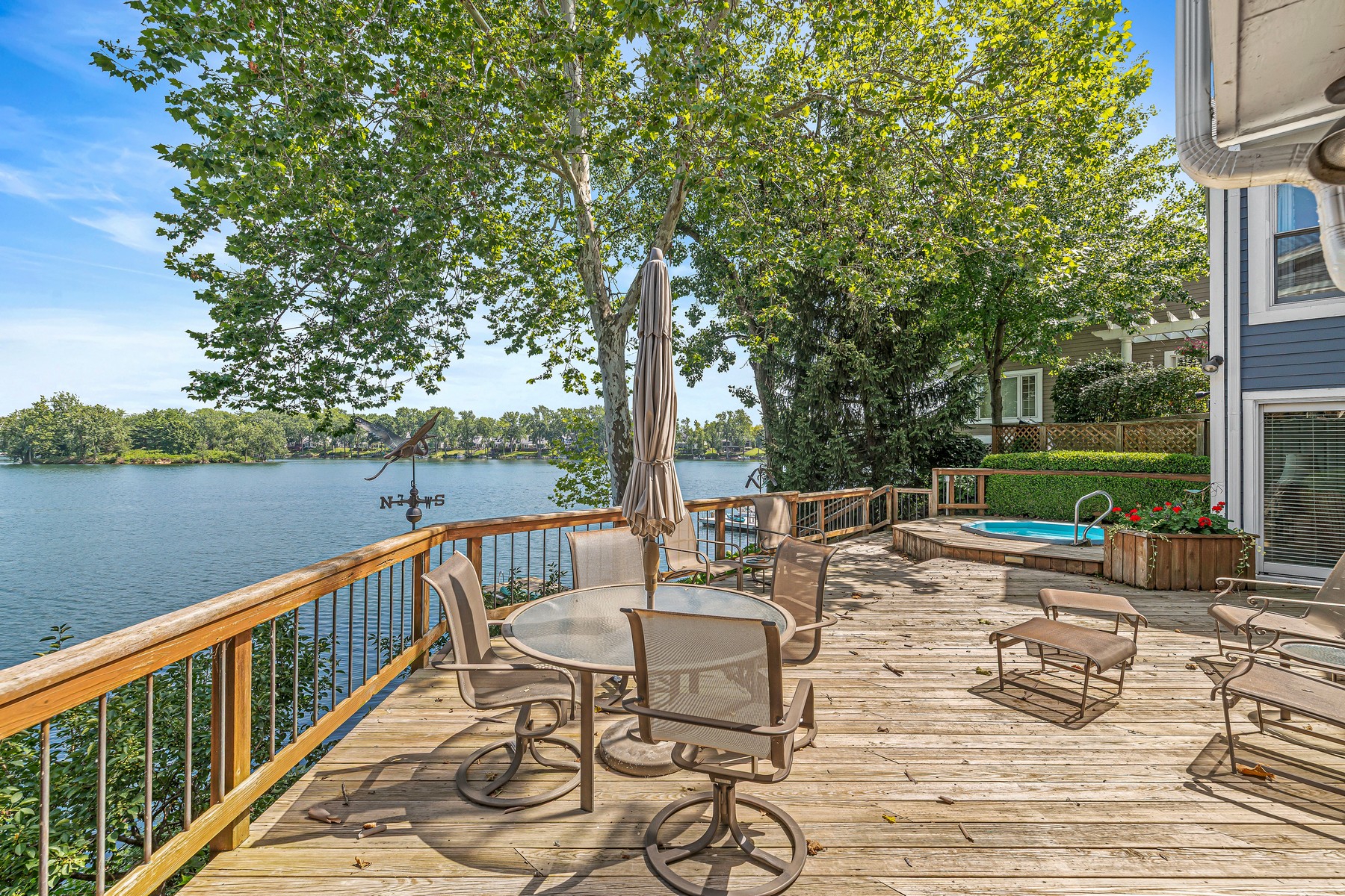  Beautifully Maintained Waterfront Home with Breathtaking Views - 物件實景