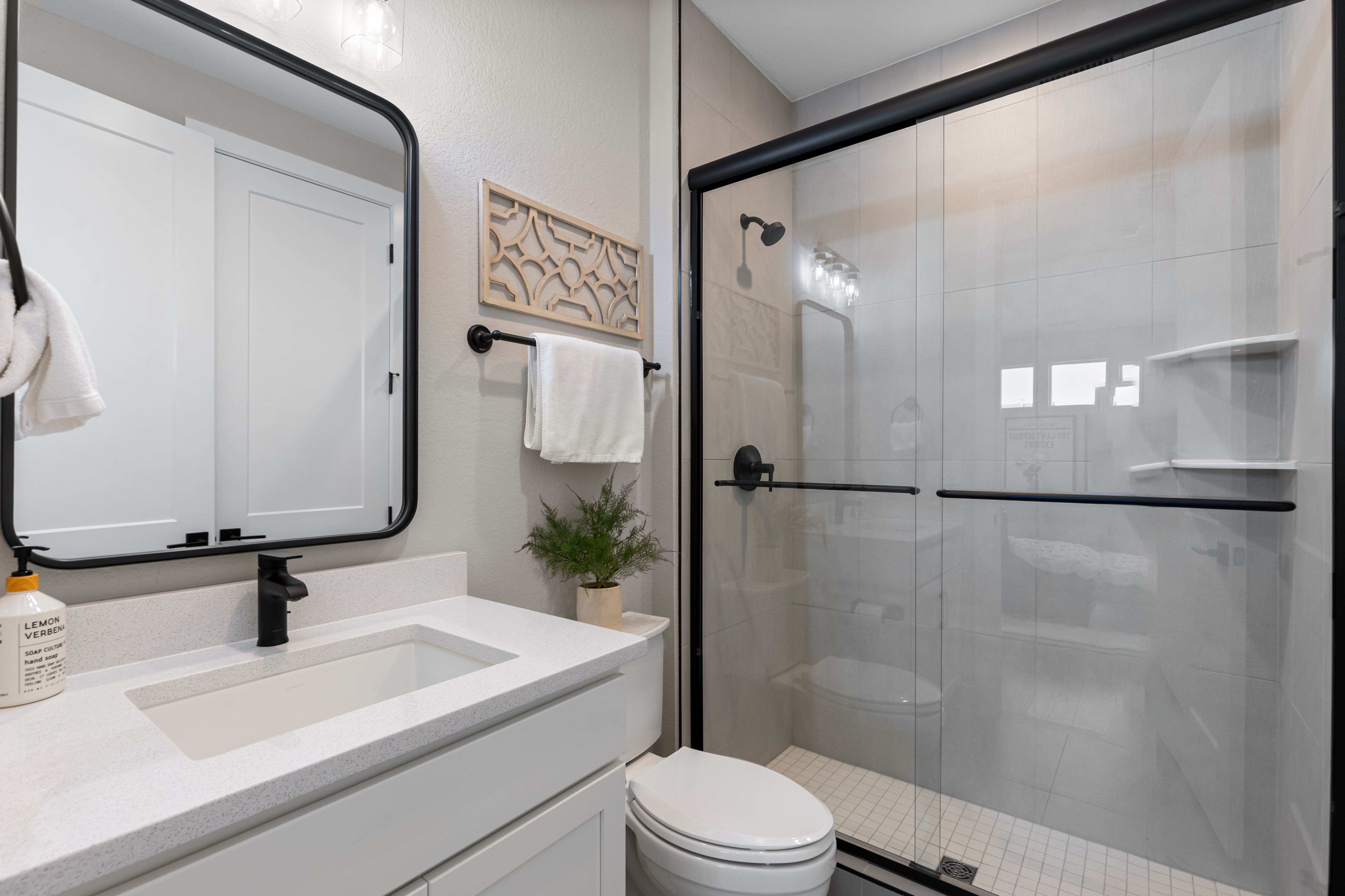  Skip the build time and step straight into 5932 Los Olivas Point - 物件實景