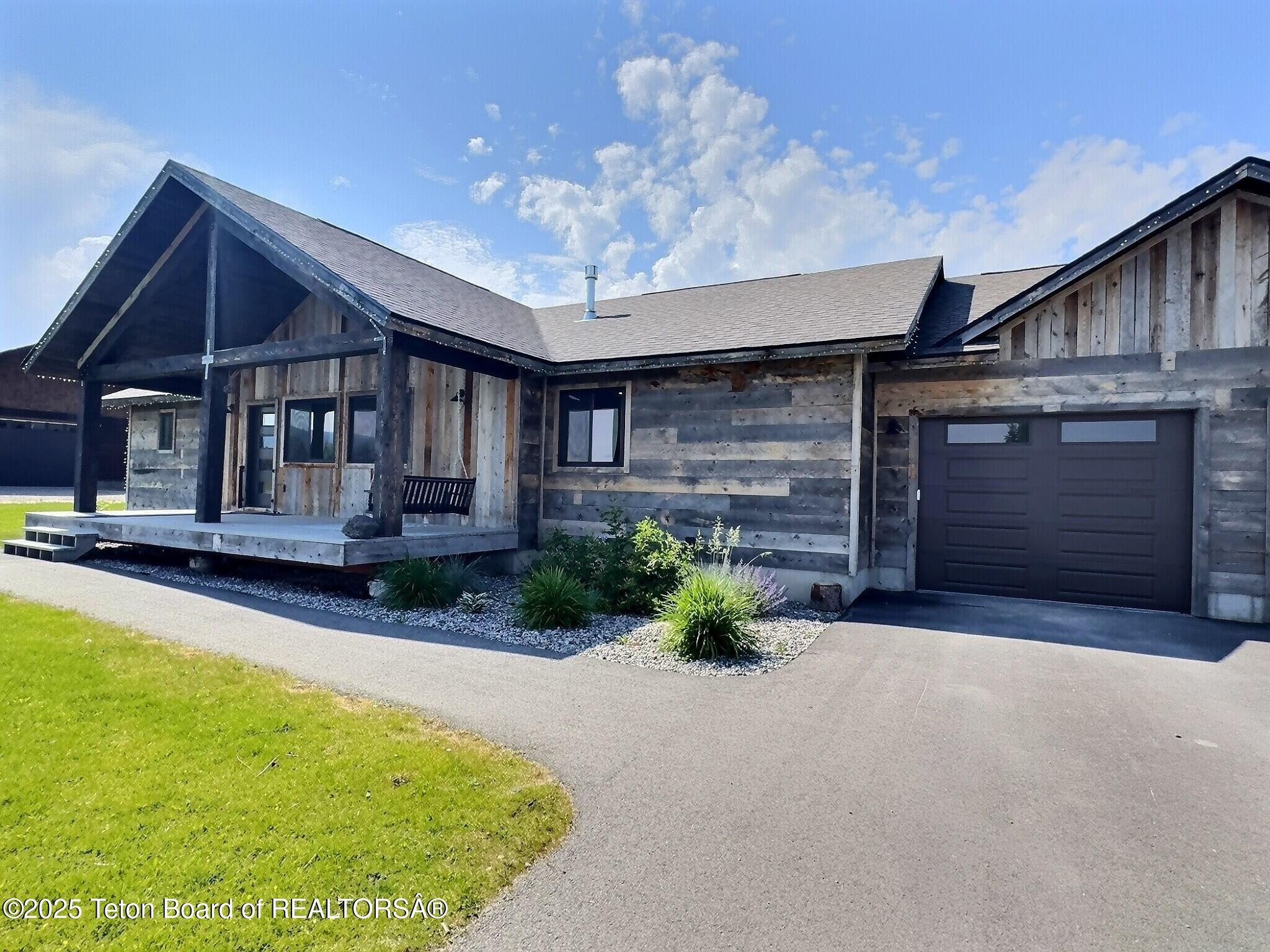 Victor, Idaho, 83455, United States, 3 Bedrooms Bedrooms, ,2 BathroomsBathrooms,Residential,For Sale,1982100