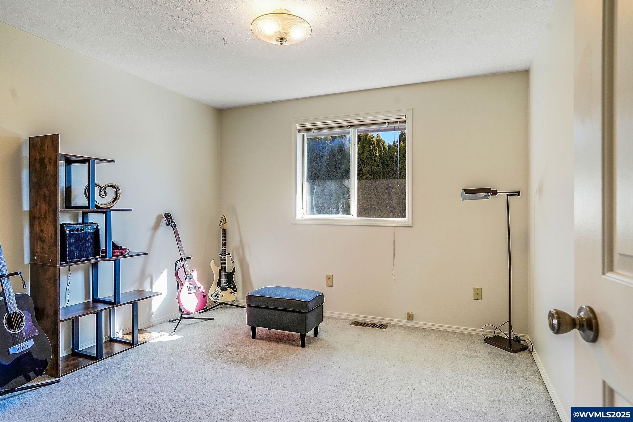 Salem, Oregon, 97302, United States, 5 Bedrooms Bedrooms, ,4 BathroomsBathrooms,Residential,For Sale,1728980