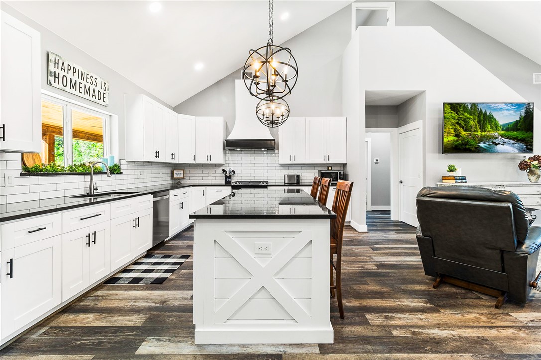 Normangee, Texas, 77871, United States, 3 Bedrooms Bedrooms, ,3 BathroomsBathrooms,Residential,For Sale,1981852