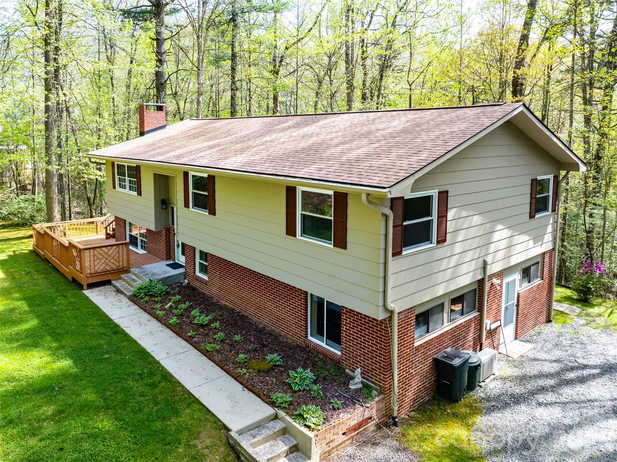 Hendersonville, North Carolina, 28739, United States, 4 Bedrooms Bedrooms, ,3 BathroomsBathrooms,Residential,For Sale,2049025