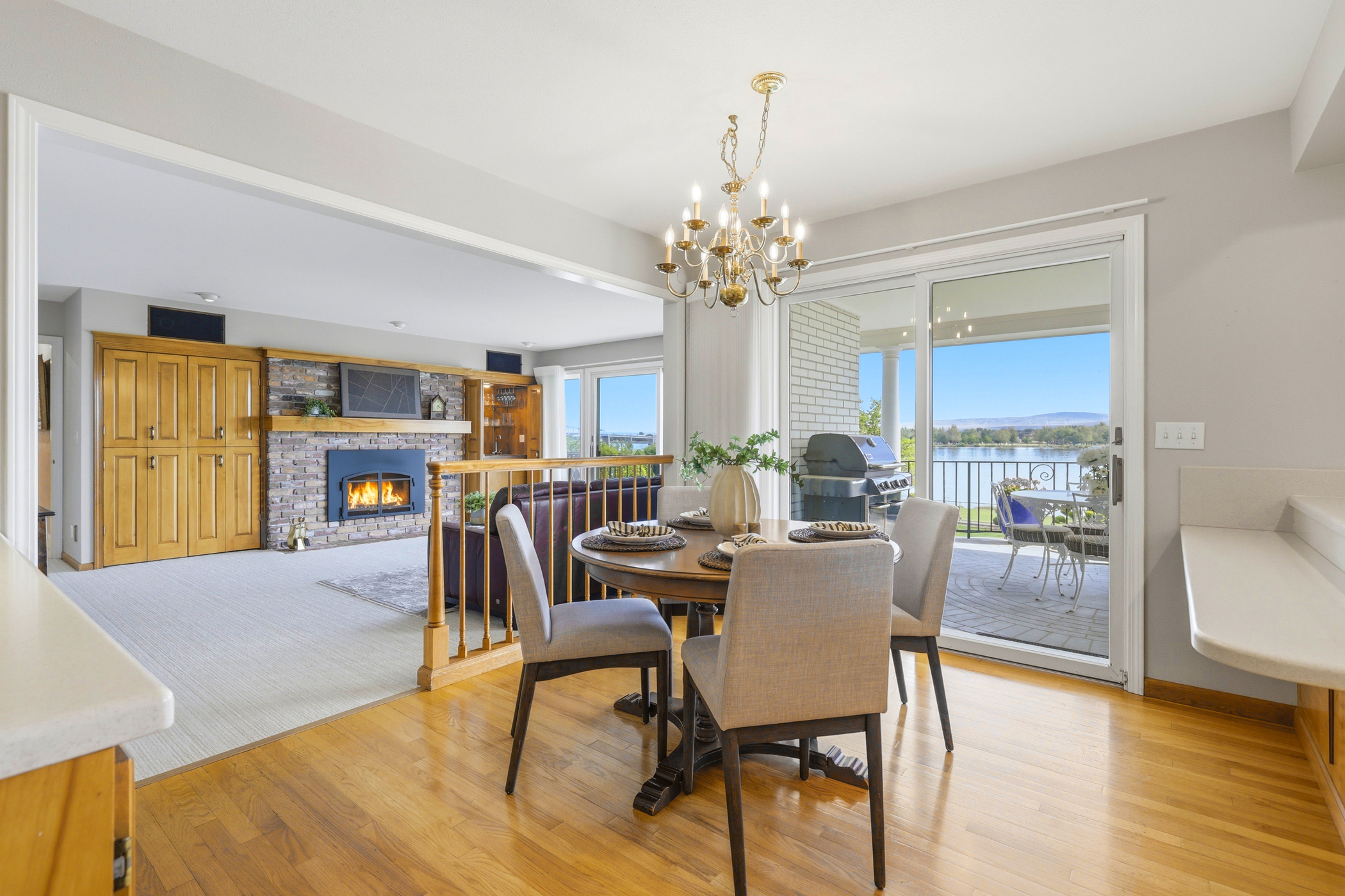  Prime Columbia River Frontage, Pool, large lot - 物件實景