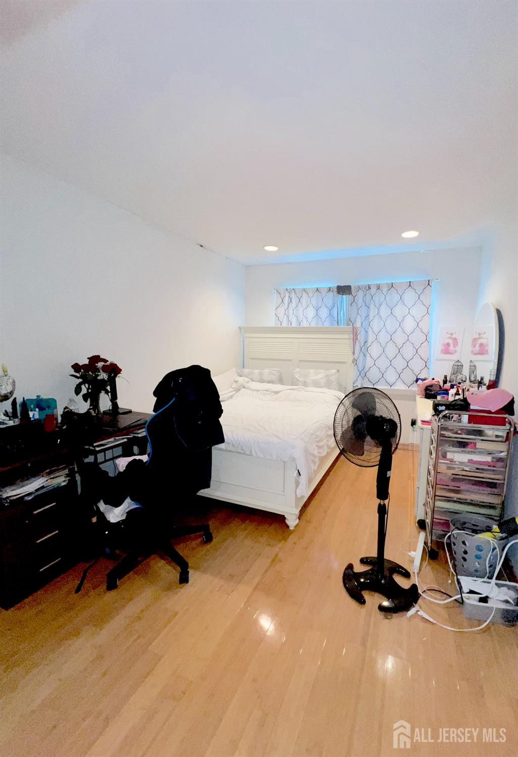 East Brunswick, New Jersey, 08816, United States, 4 Bedrooms Bedrooms, ,3 BathroomsBathrooms,Residential,For Sale,1934304