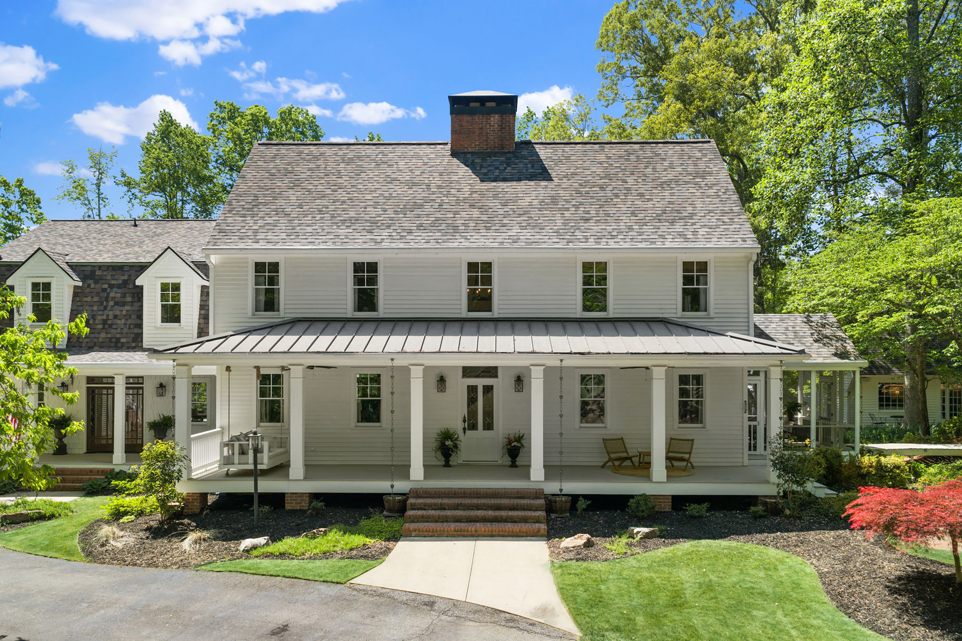  Live Timeless in Coveted Farmhouse on 4+ Private Gated Acres In Roswell - 物件實景