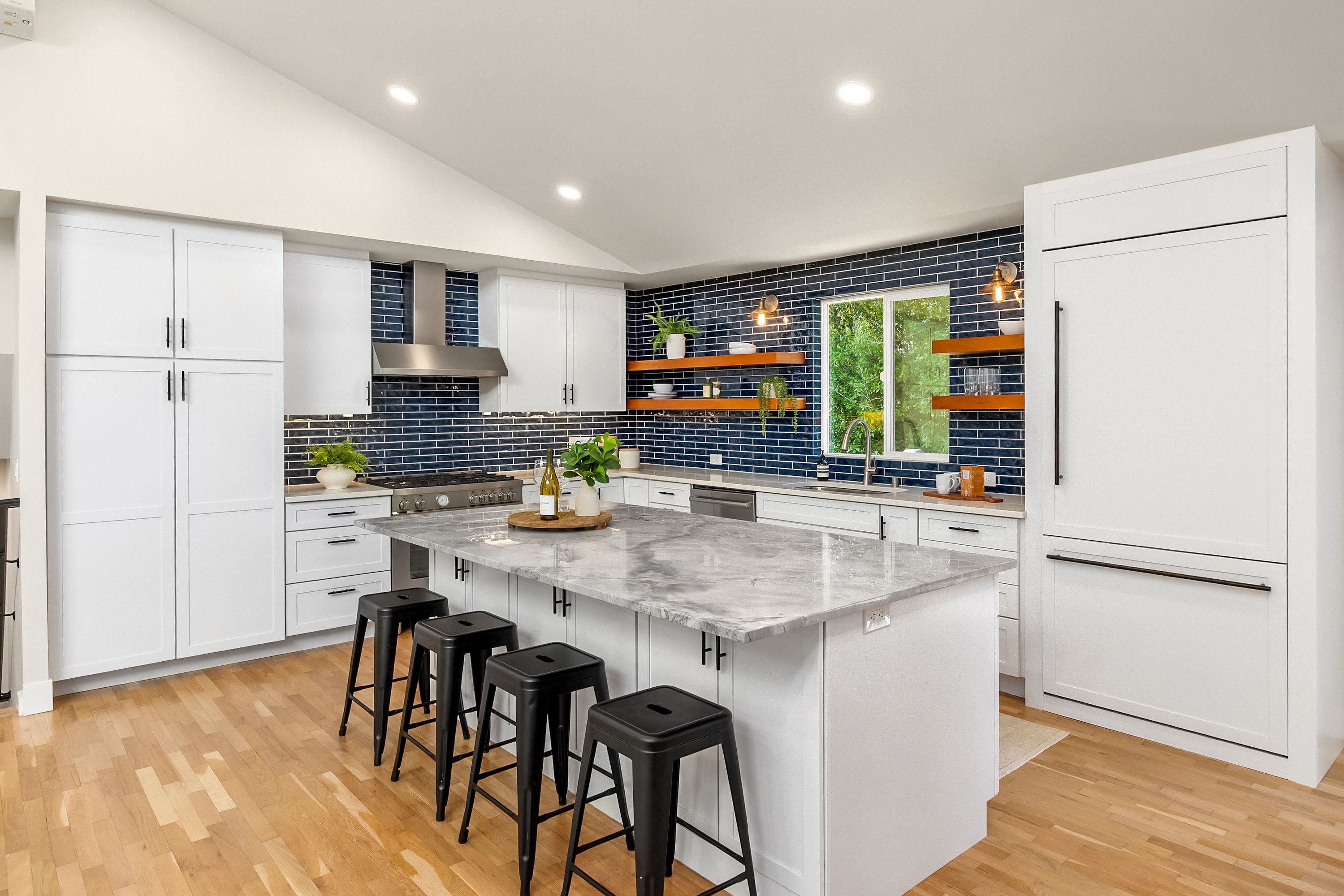  689 Pierce Court Northwest, Bainbridge Island, WA 98110 - 物件實景