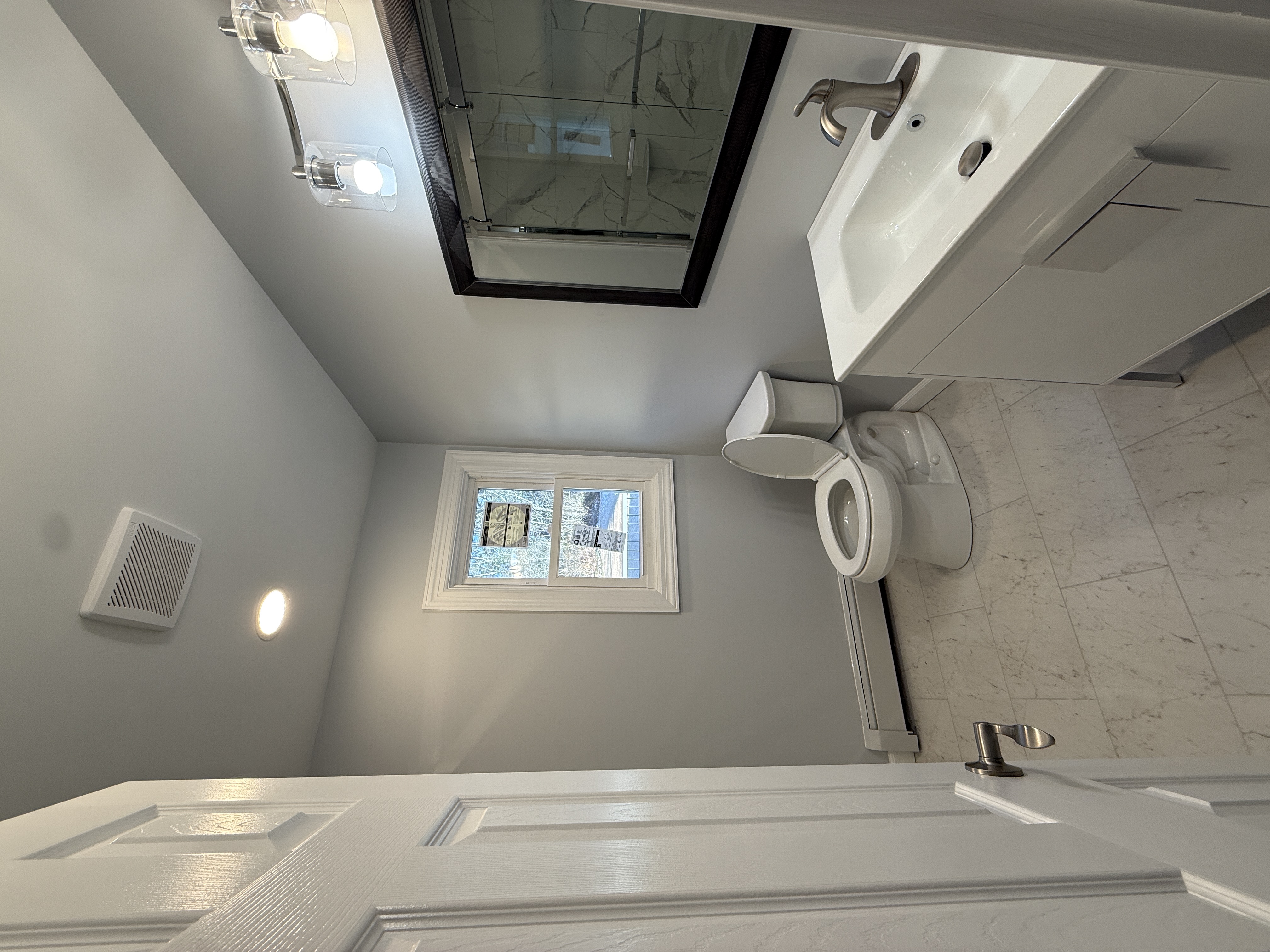 West Islip, New York, 11795, United States, 2 Bedrooms Bedrooms, ,Residential,For Sale,2007437