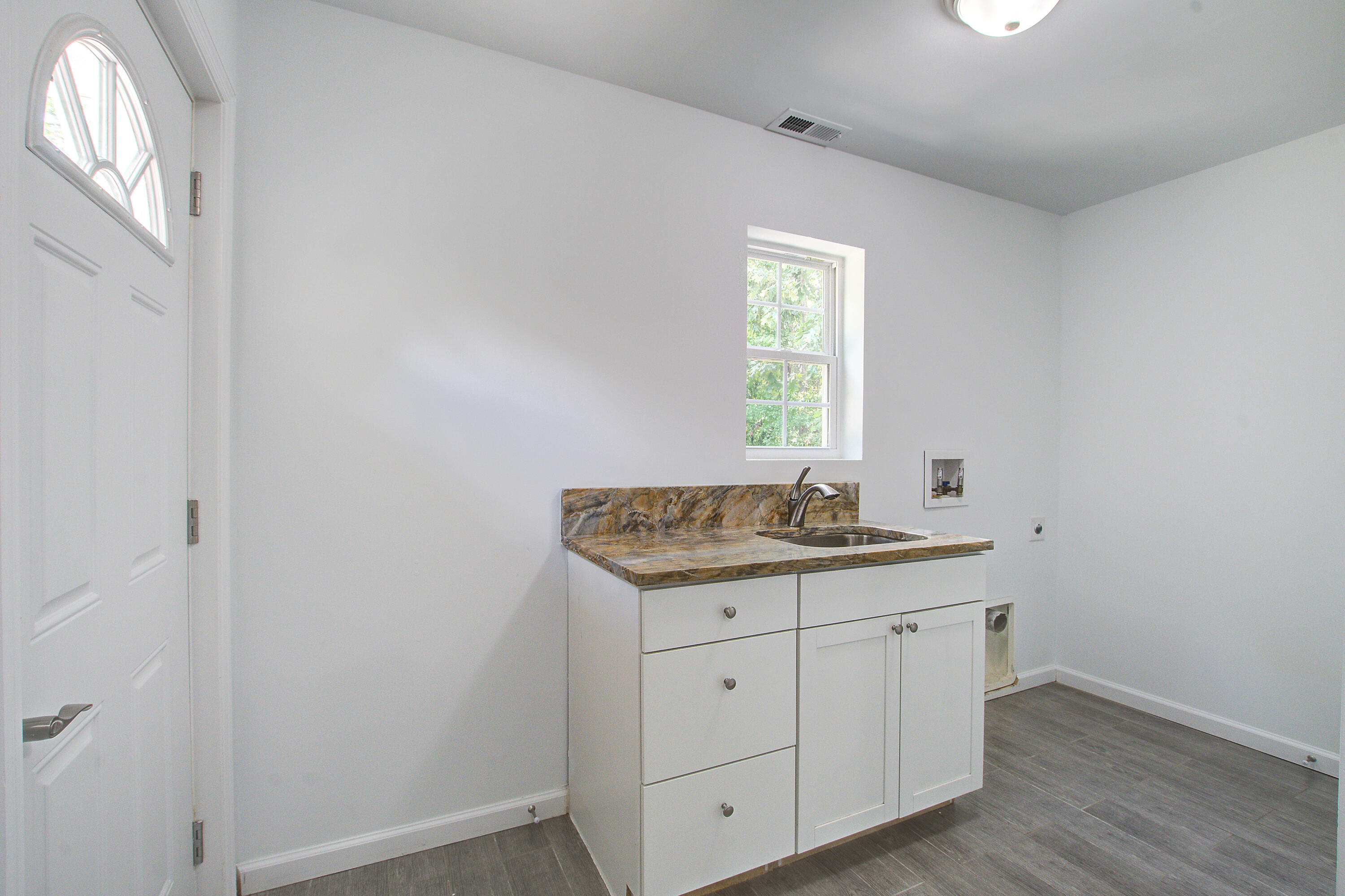 Hanahan, South Carolina, 29410, United States, 3 Bedrooms Bedrooms, ,3 BathroomsBathrooms,Residential,For Sale,1819163
