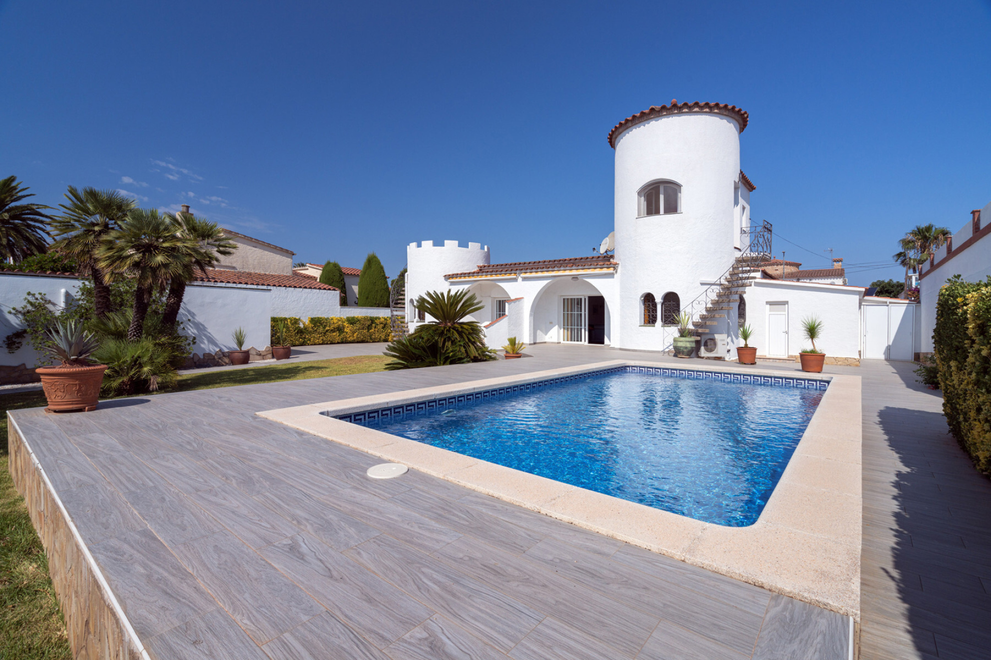  Magnificent property with 25 m of mooring and garage for boats. - 物件實景