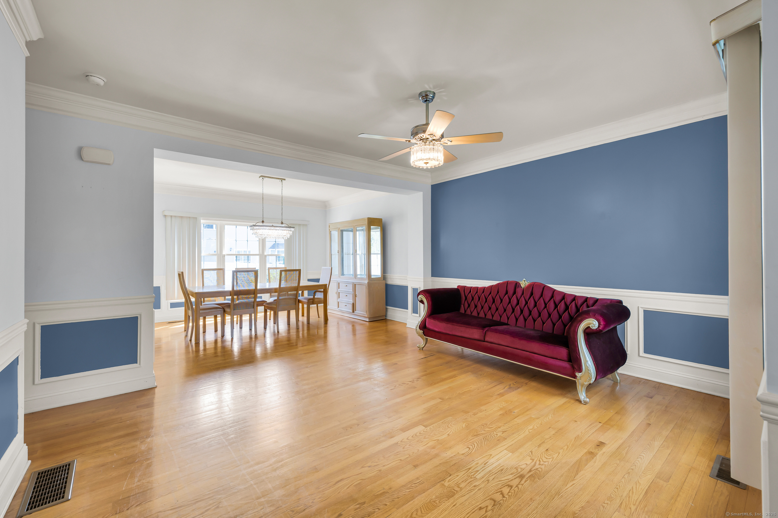 Stratford, Connecticut, 06614, United States, 5 Bedrooms Bedrooms, ,4 BathroomsBathrooms,Residential,For Sale,1896589