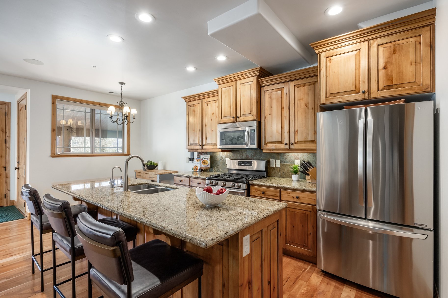  Modern Design Meets Alpine Charm in Jeremy Ranch - 物件實景