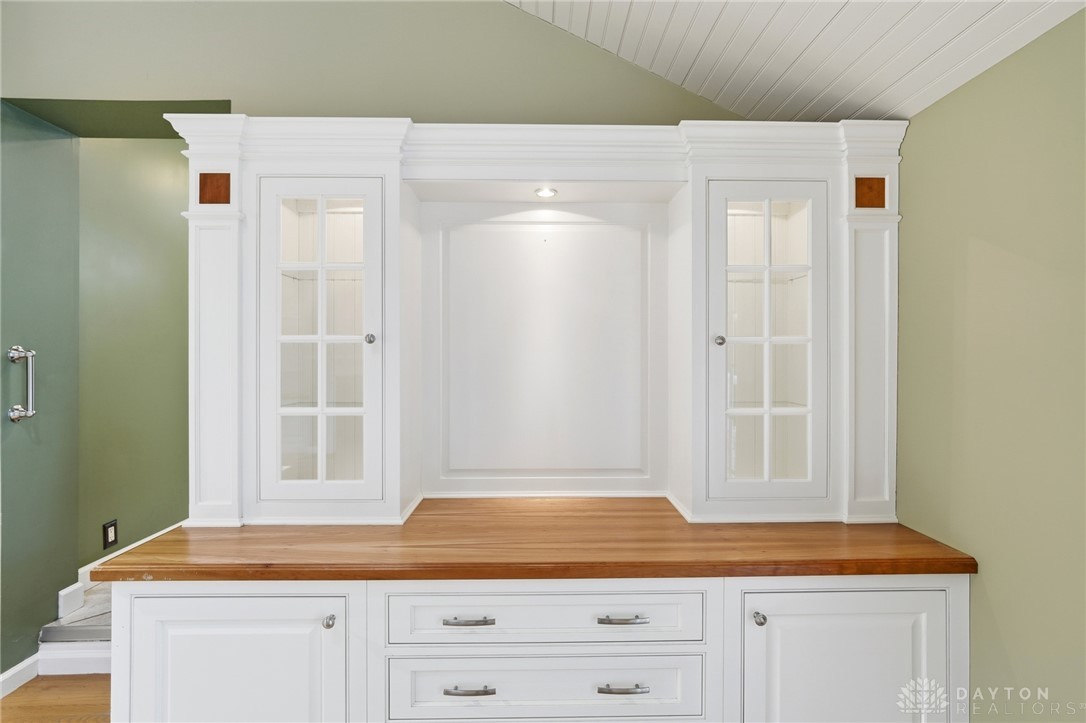 Oakwood, Ohio, 45409, United States, 4 Bedrooms Bedrooms, ,3 BathroomsBathrooms,Residential,For Sale,1987886