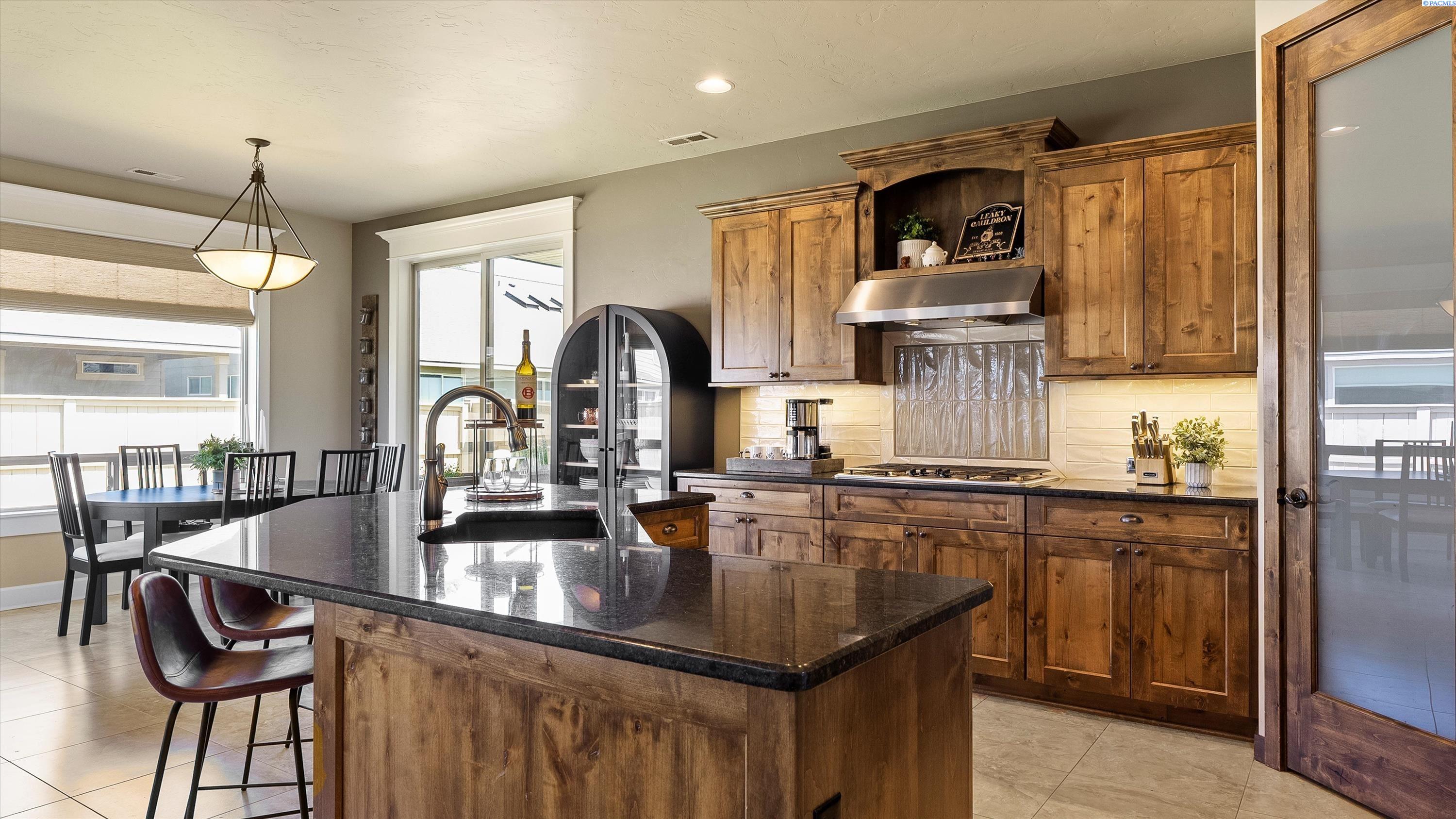 Richland, Washington, 99354, United States, 3 Bedrooms Bedrooms, ,2 BathroomsBathrooms,Residential,For Sale,1896289