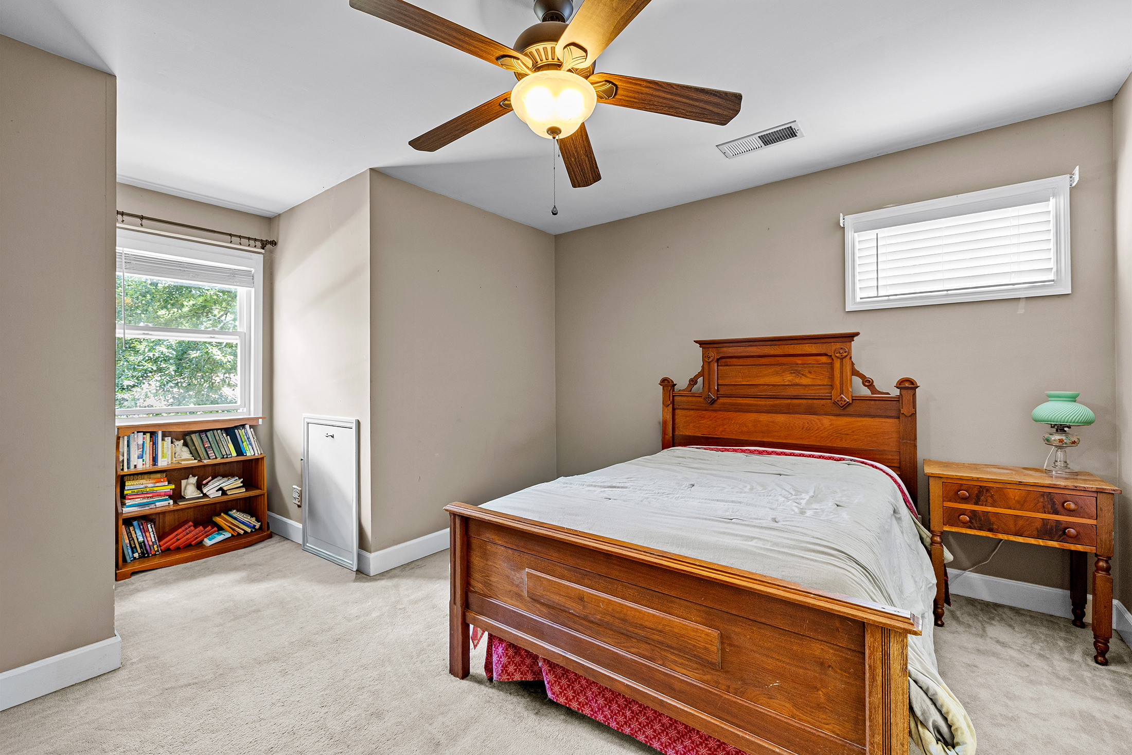  Beautiful Home with Backyard Retreat in Hillandale - 物件實景