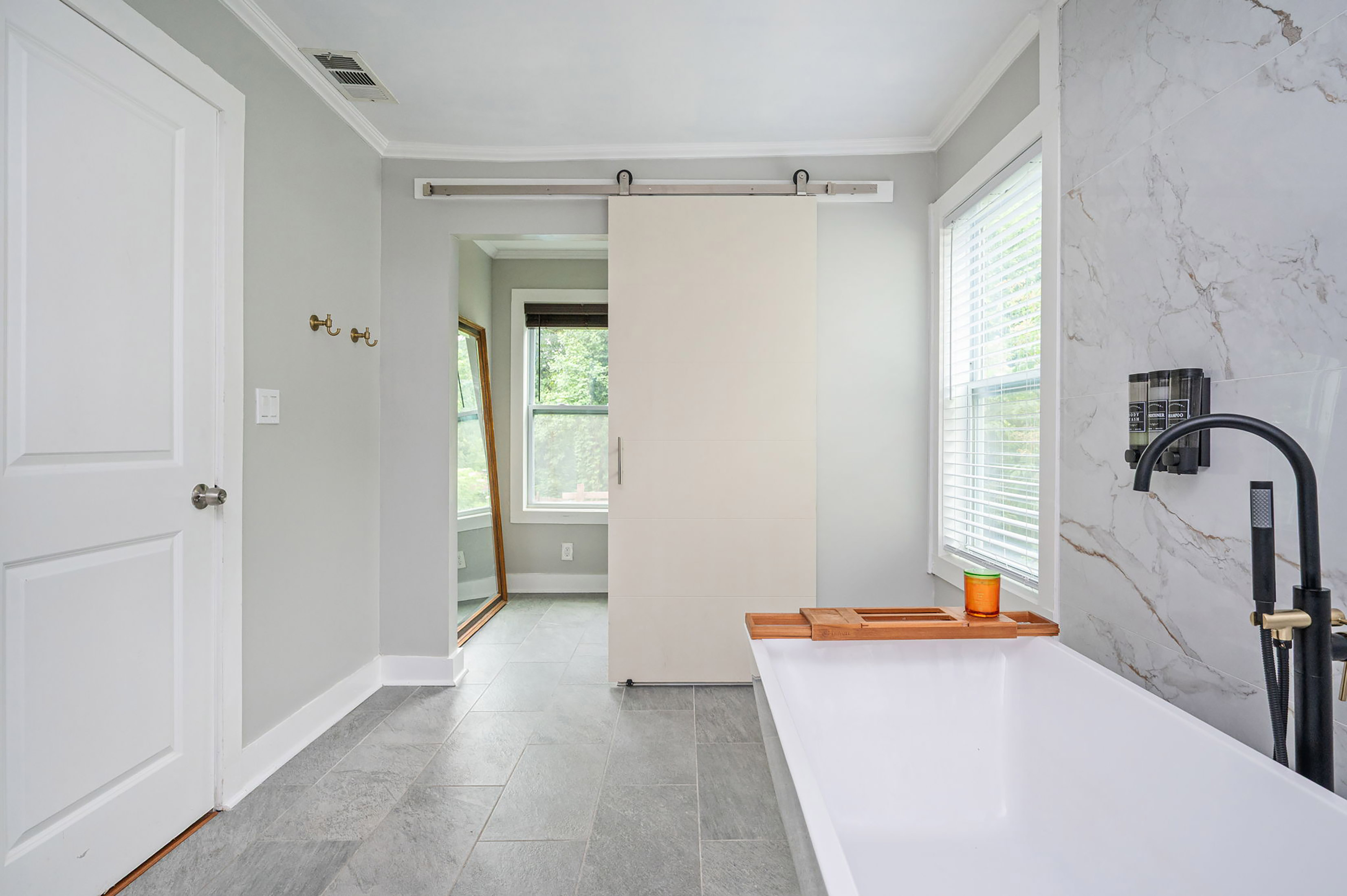  Mozley Park Home Offers Rare Combination of Indoor and Outdoor Gathering Spaces - 物件實景