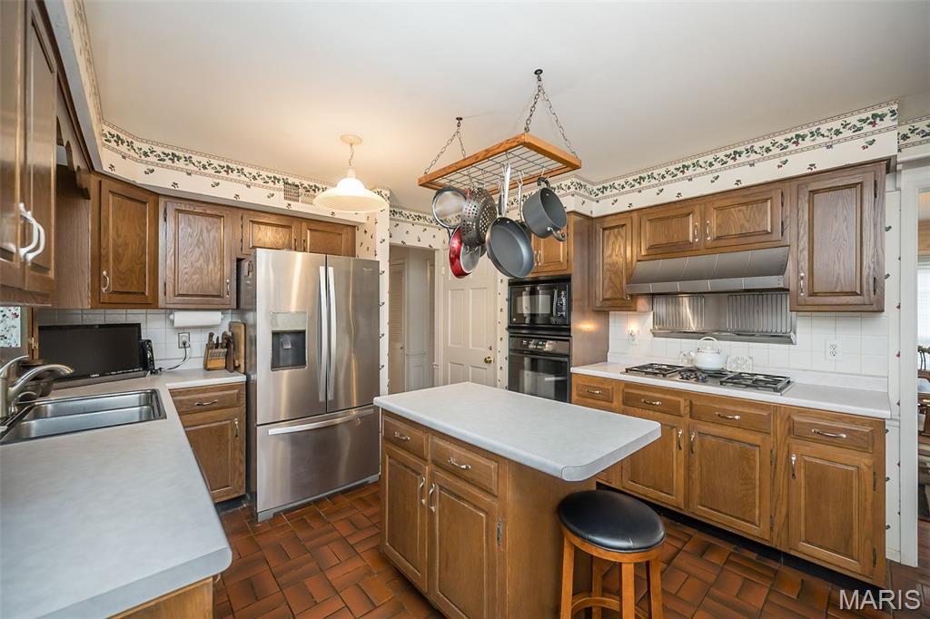 Chesterfield, Missouri, 63017, United States, 4 Bedrooms Bedrooms, ,3 BathroomsBathrooms,Residential,For Sale,1932834