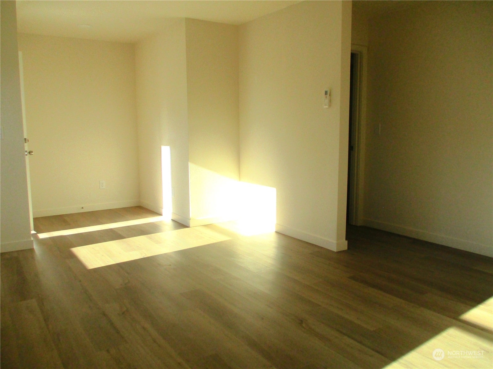 Kelso, Washington, 98626, United States, ,Residential,For Sale,1977091