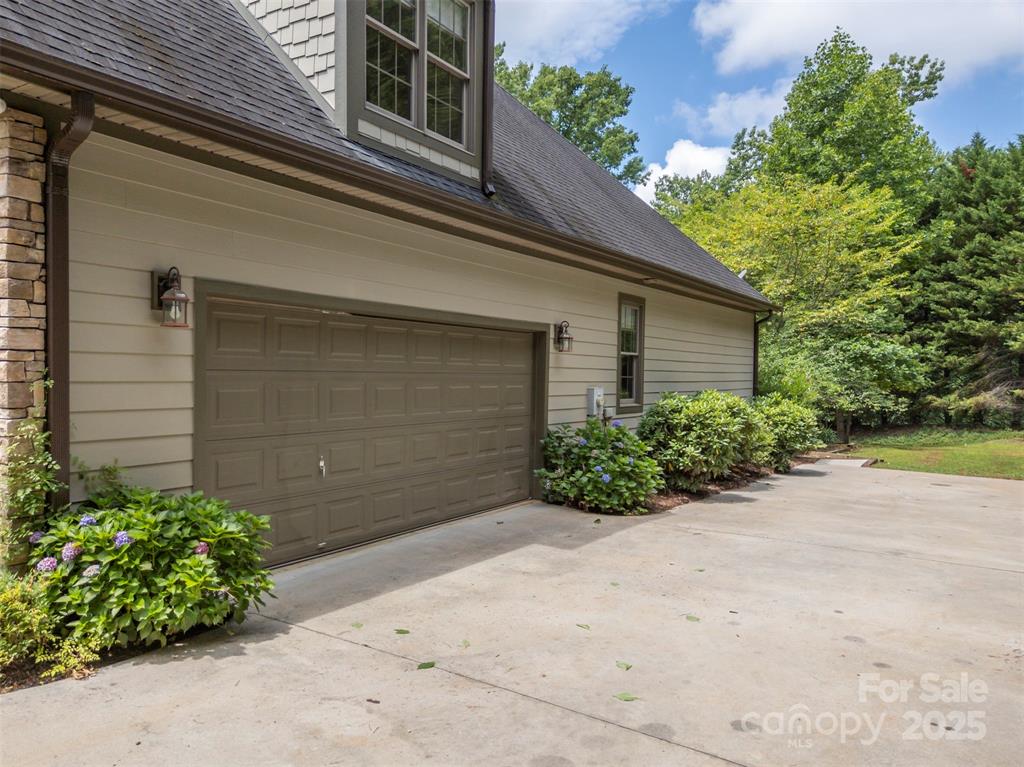 Tryon, North Carolina, 28782, United States, 4 Bedrooms Bedrooms, ,3 BathroomsBathrooms,Residential,For Sale,1890231