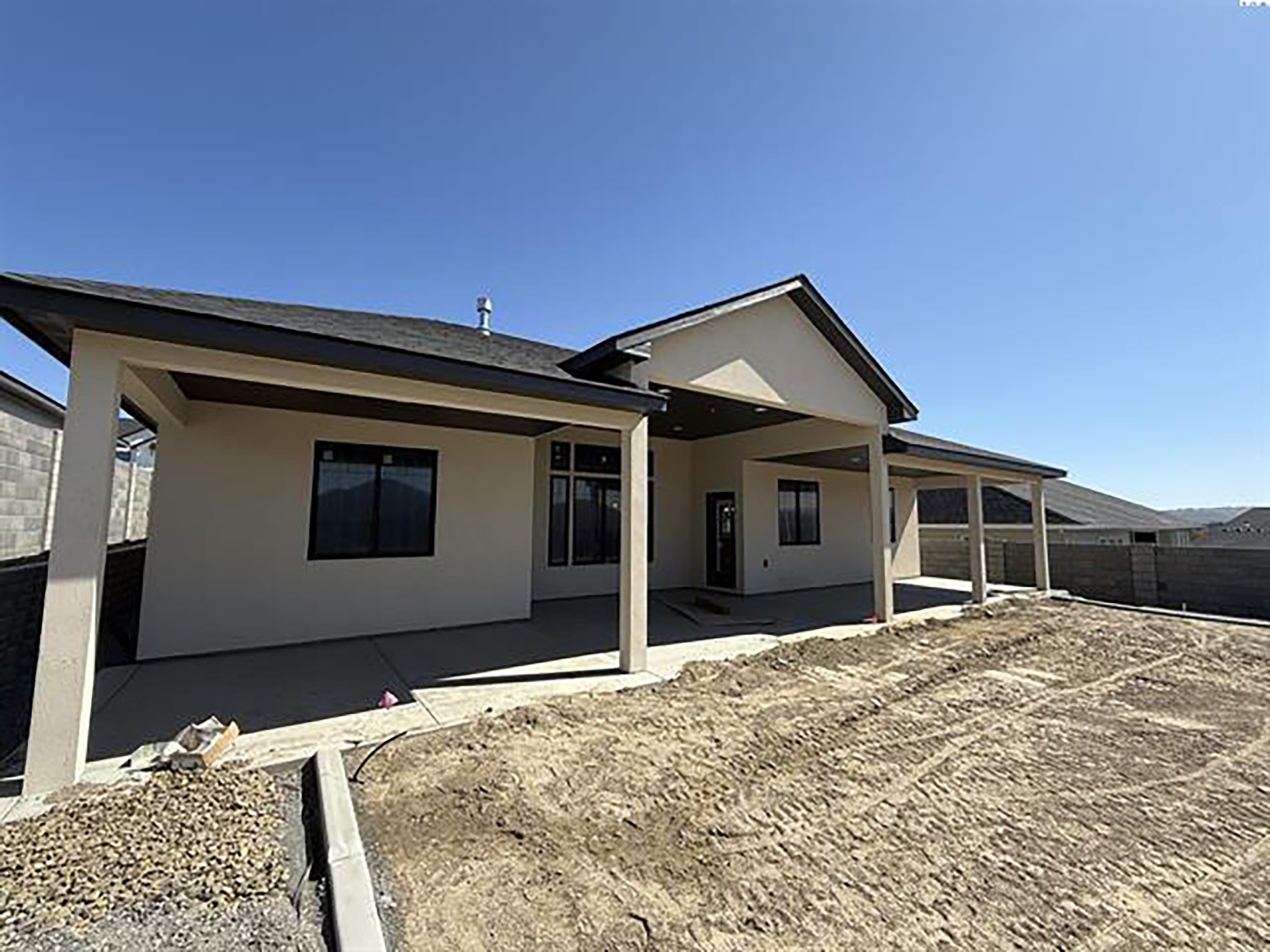  Brand new rambler with bonus room/ South Richland - 物件實景