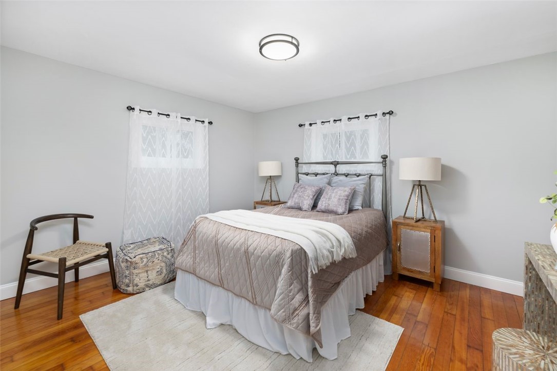 Tiverton, Rhode Island, 02878, United States, 4 Bedrooms Bedrooms, ,2 BathroomsBathrooms,Residential,For Sale,1992829