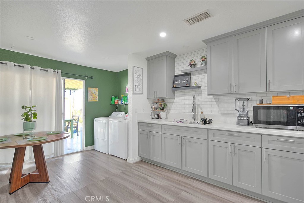 Jurupa Valley, California, 92509, United States, 4 Bedrooms Bedrooms, ,2 BathroomsBathrooms,Residential,For Sale,1998083