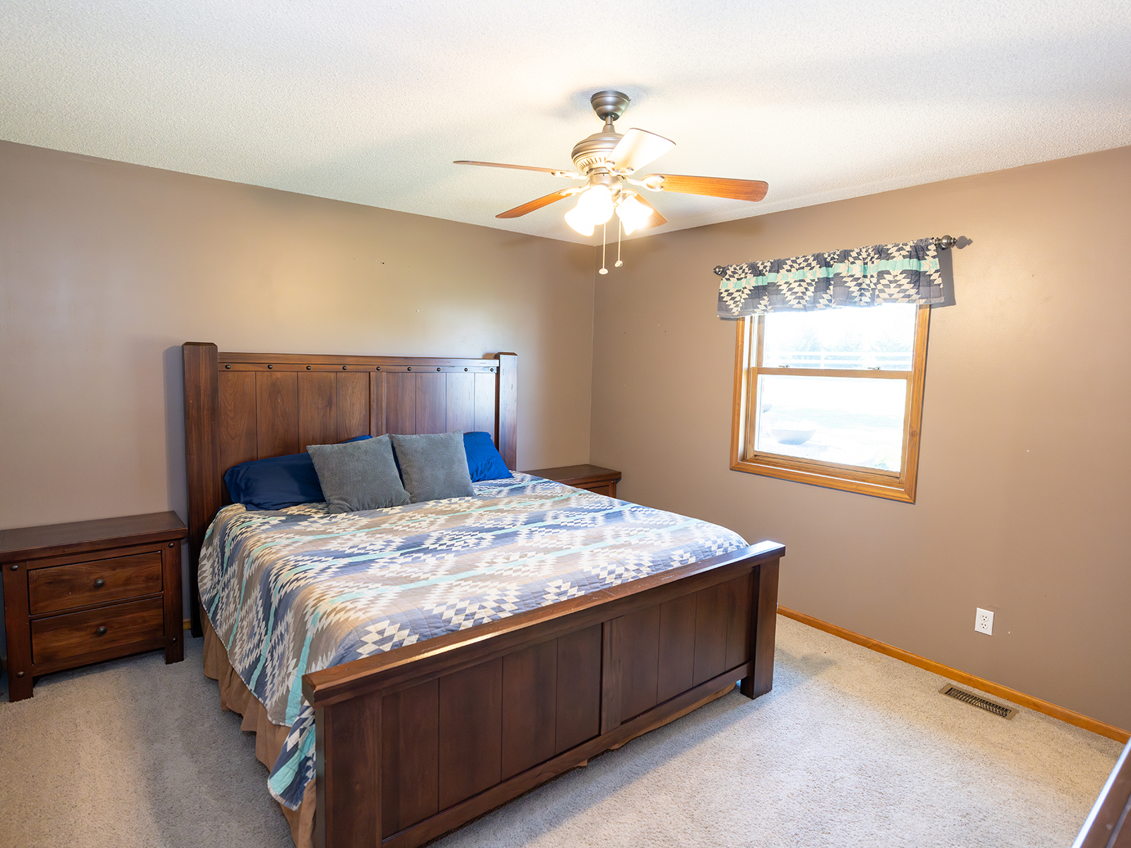 New London, Missouri, 63459, United States, 3 Bedrooms Bedrooms, ,2 BathroomsBathrooms,Residential,For Sale,1942717
