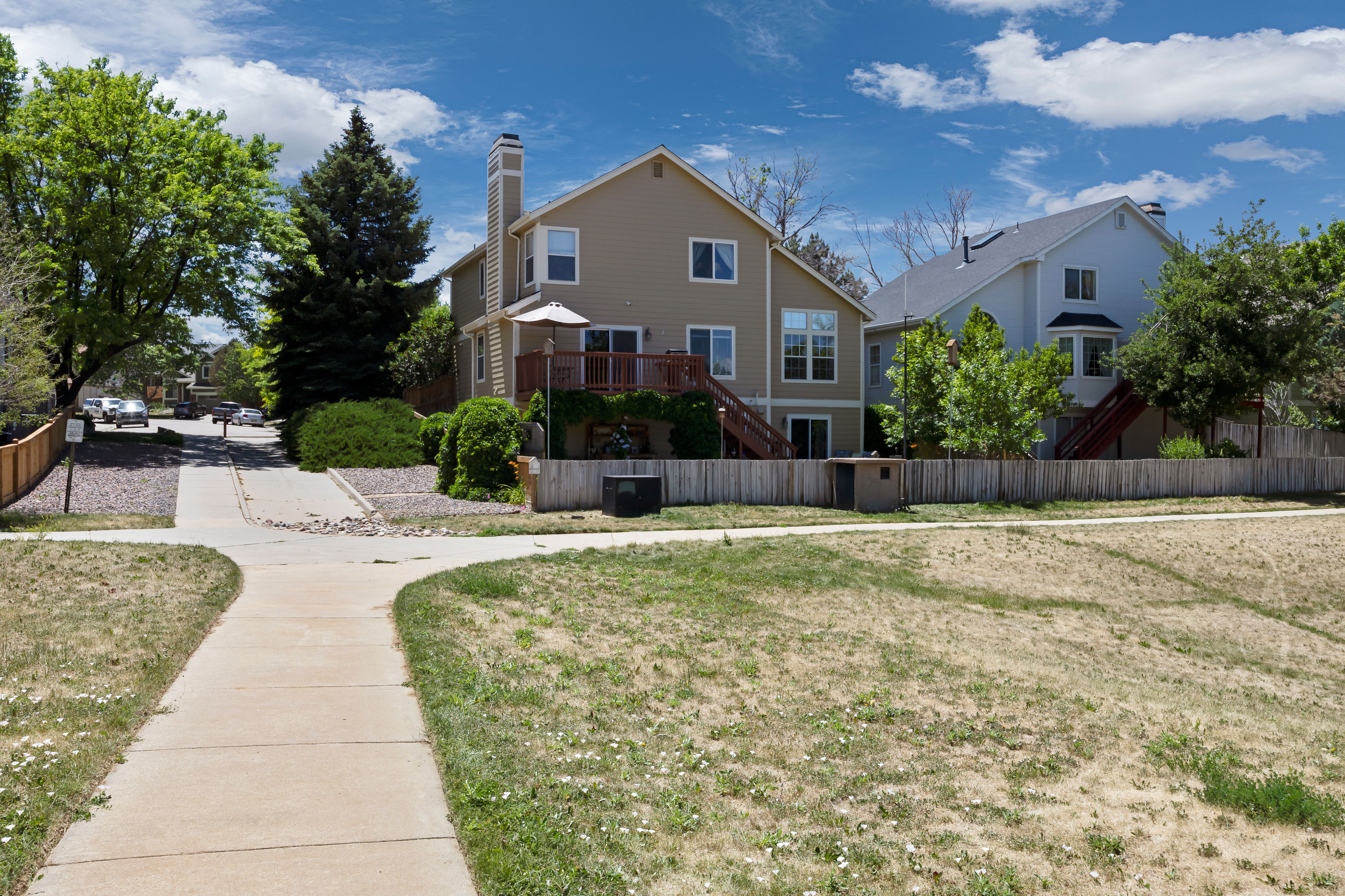  Wonderful 2 Story with finished walk-out basement. - 物件實景