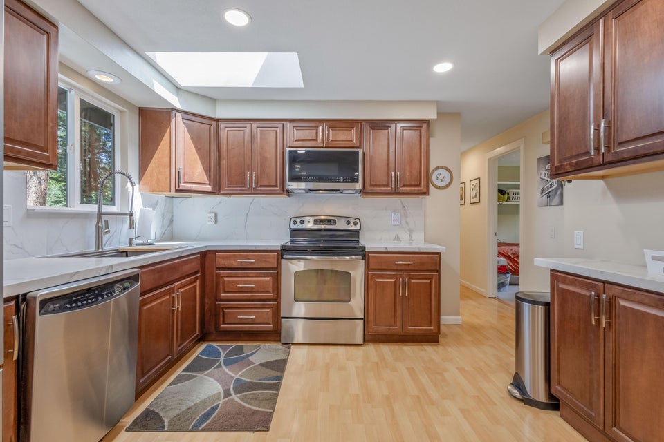 Bend, Oregon, 97702, United States, 3 Bedrooms Bedrooms, ,2 BathroomsBathrooms,Residential,For Sale,1891060